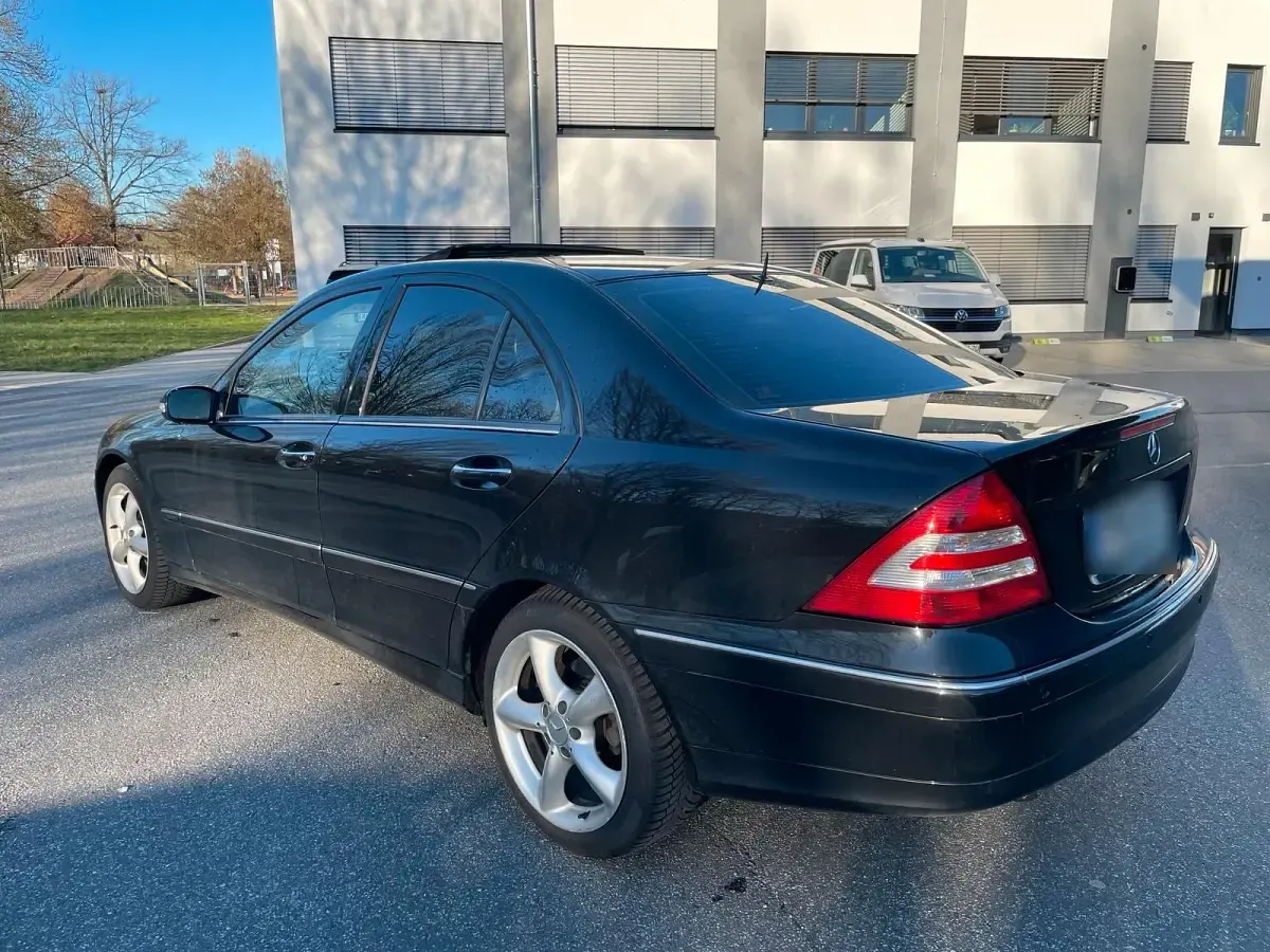 Gebraucht Mercedes C180 143 PS (105 kW) 2005 Schwarz Limousine