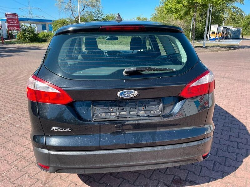 Gebraucht Ford Focus Trend 125 PS (91 kW) 2012 Schwarz Limousine