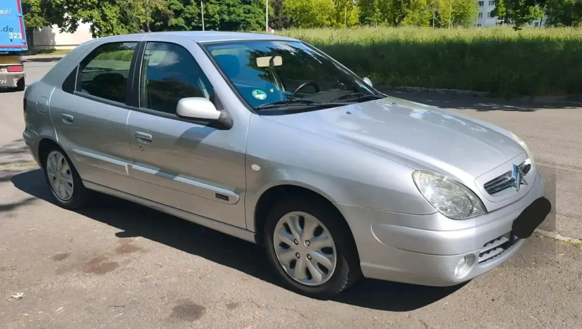 Gebraucht Citroën Xsara 75 PS (55 kW) 2004 Silber Limousine