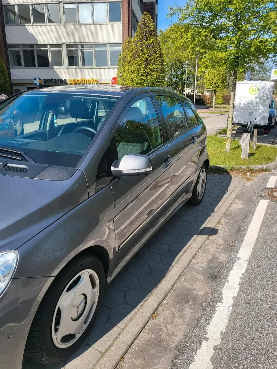 Gebraucht Mercedes B200 136 PS (100 kW) 2008 Grau Van / Kleinbus