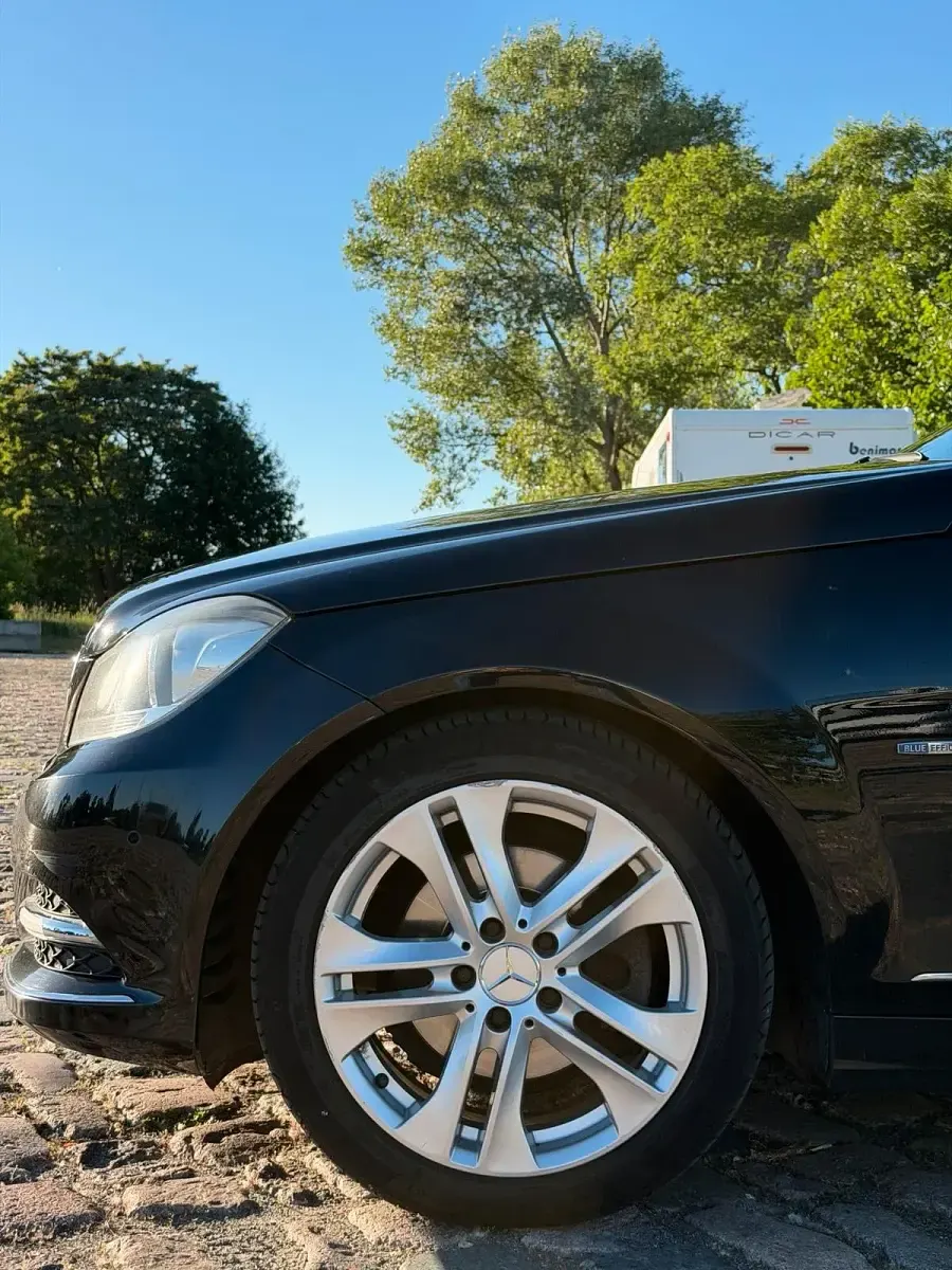 Gebraucht Mercedes C250 204 PS (150 kW) 2011 Schwarz Limousine