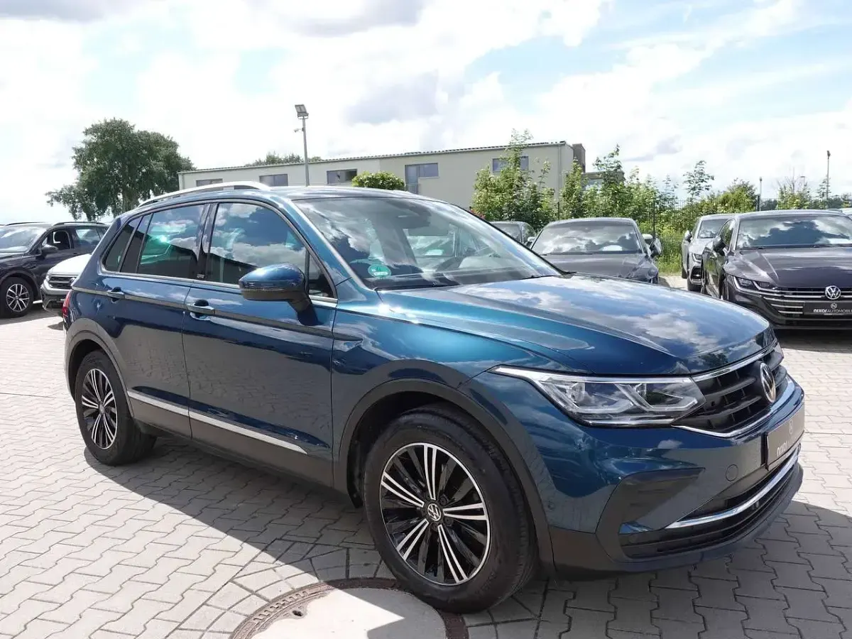 Gebraucht VW Tiguan Active 150 PS (110 kW) 2022 Nightshade blue metallic SUV
