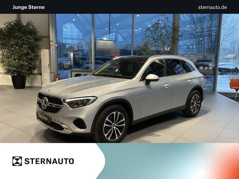 Metalliclack hightechsilber Gebraucht 2024 Mercedes GLC200 SUV | 50.932 € (Fairer Preis) - Bild 1/4