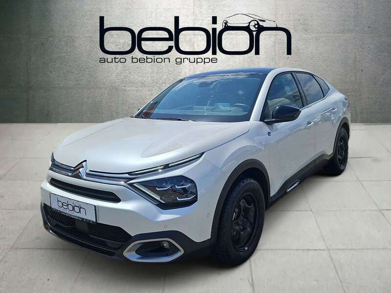 Lack weiss perlglänzend Gebraucht 2023 Citroën e-C4 Shine Limousine | 29.880 € - Bild 1/4