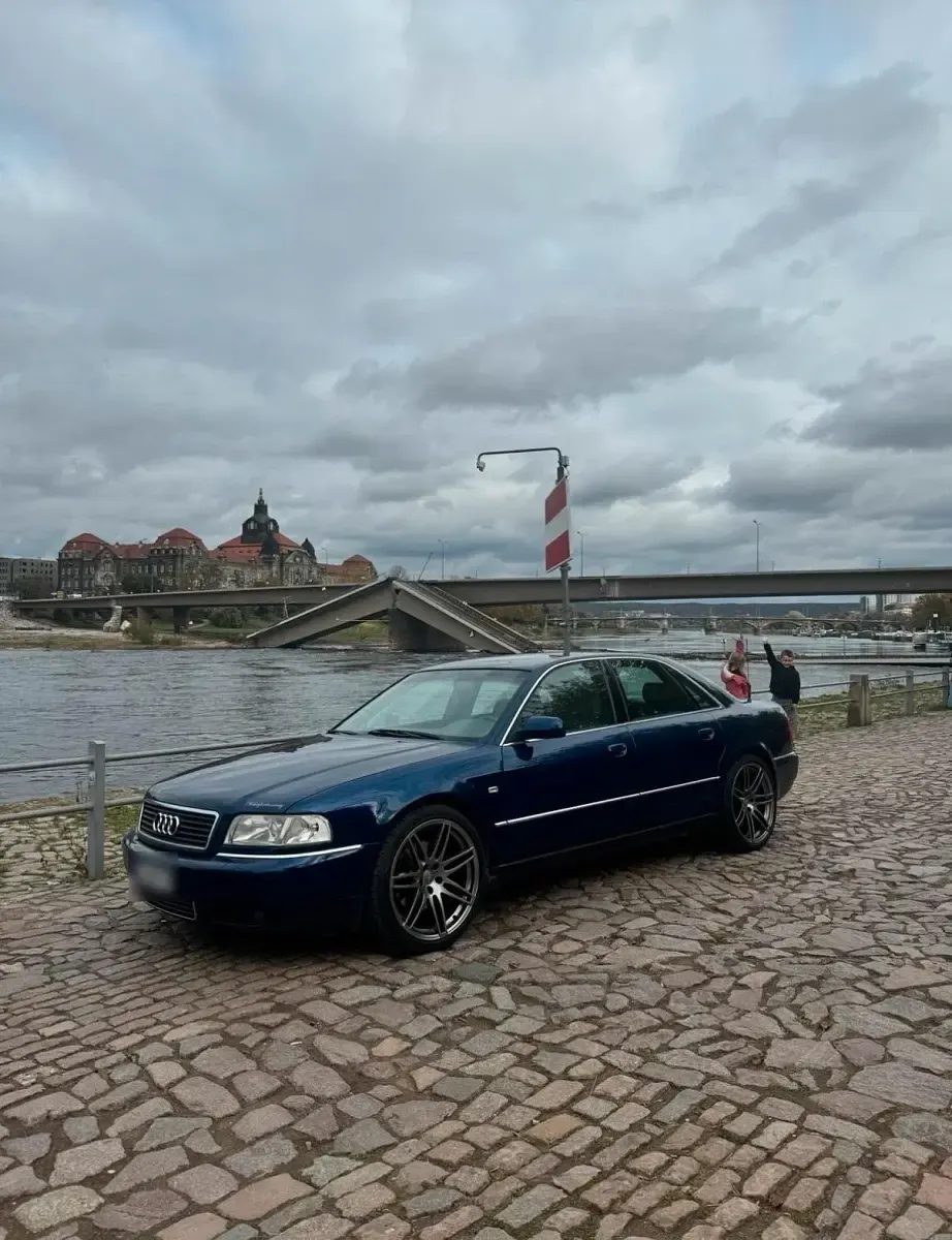 Gebraucht Audi A8 150 PS (110 kW) 1999 Blau Limousine