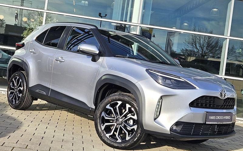 Neu Toyota Yaris Cross 131 PS (96 kW) 2026 Schimmering silber metallic SUV