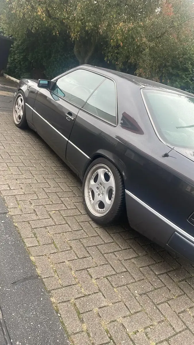 Gebraucht Mercedes 220 132 PS (97 kW) 1993 Schwarz Coupé