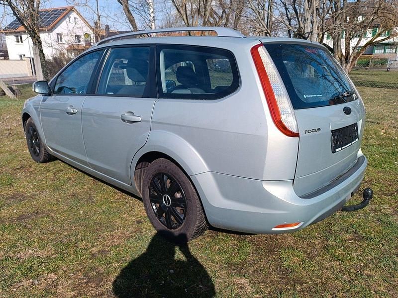 Gebraucht Ford Focus 101 PS (74 kW) 2010 Silber Kombi