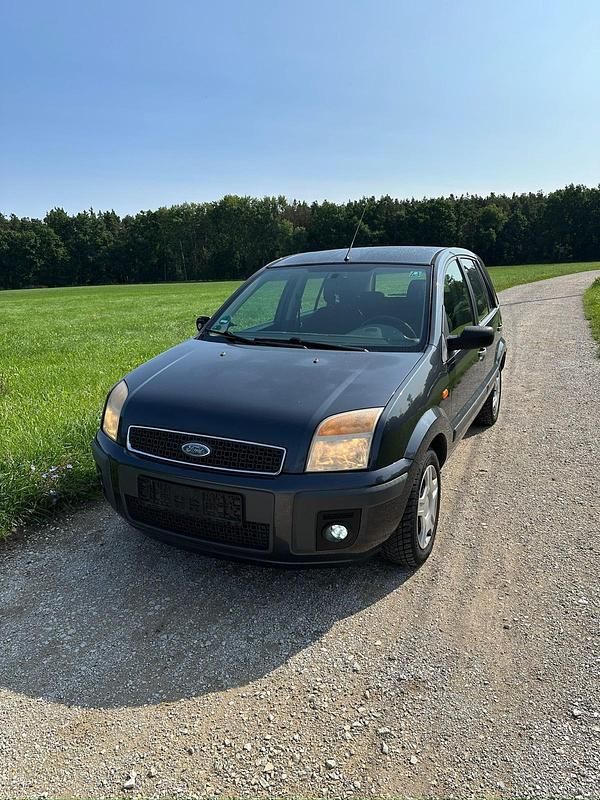 Schwarz Gebraucht 2006 Ford Fusion Kombi | 1.300 € (Etwas zu teuer) - Bild 1/4