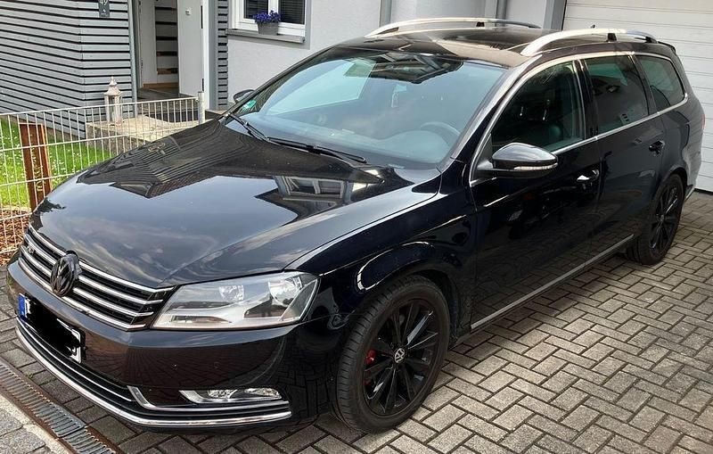 Schwarz Gebraucht 2013 VW Passat Highline Kombi | 11.700 € (Fairer Preis) - Bild 1/1
