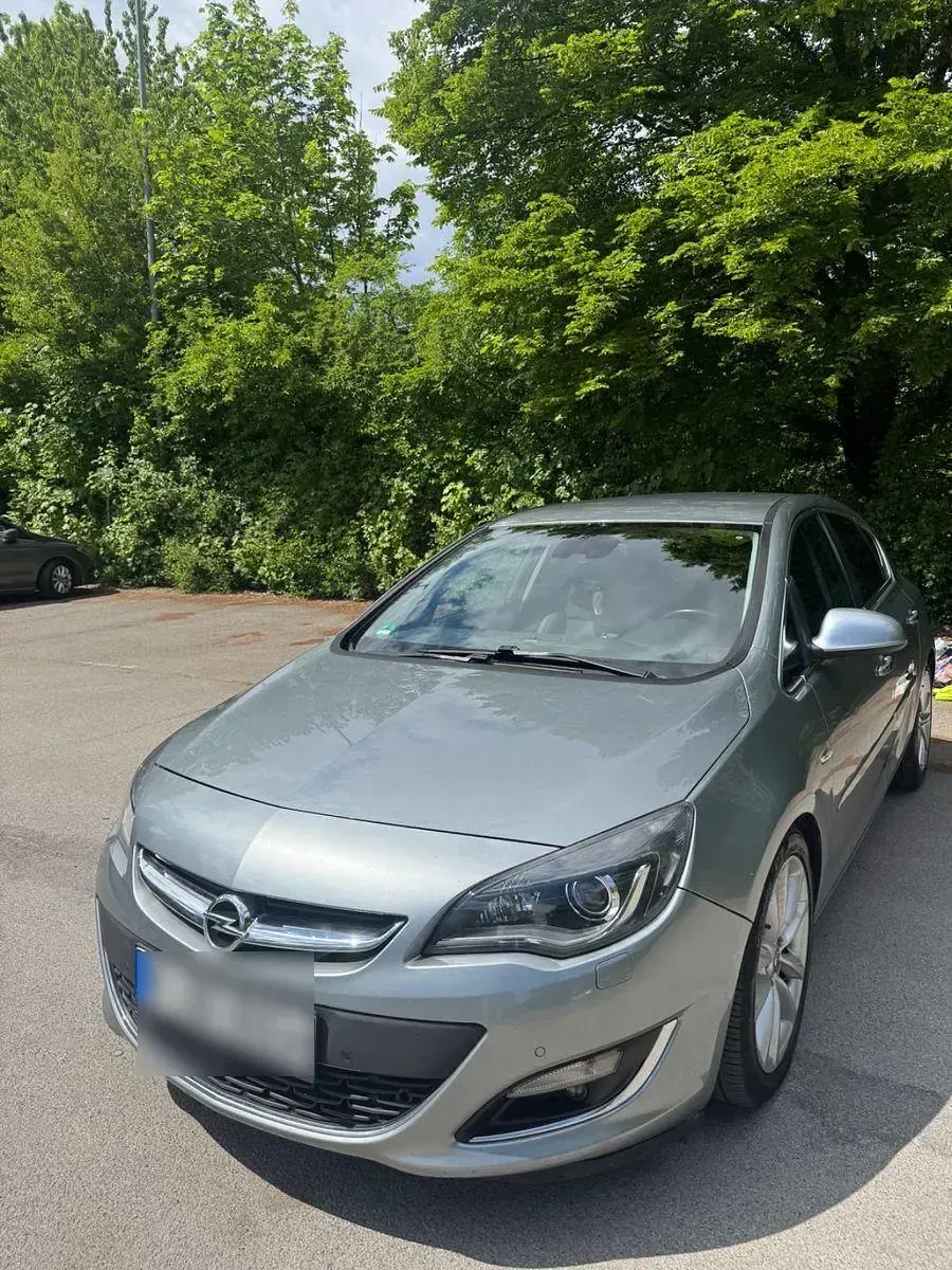 Gebraucht Opel Astra 165 PS (121 kW) 2013 Limousine