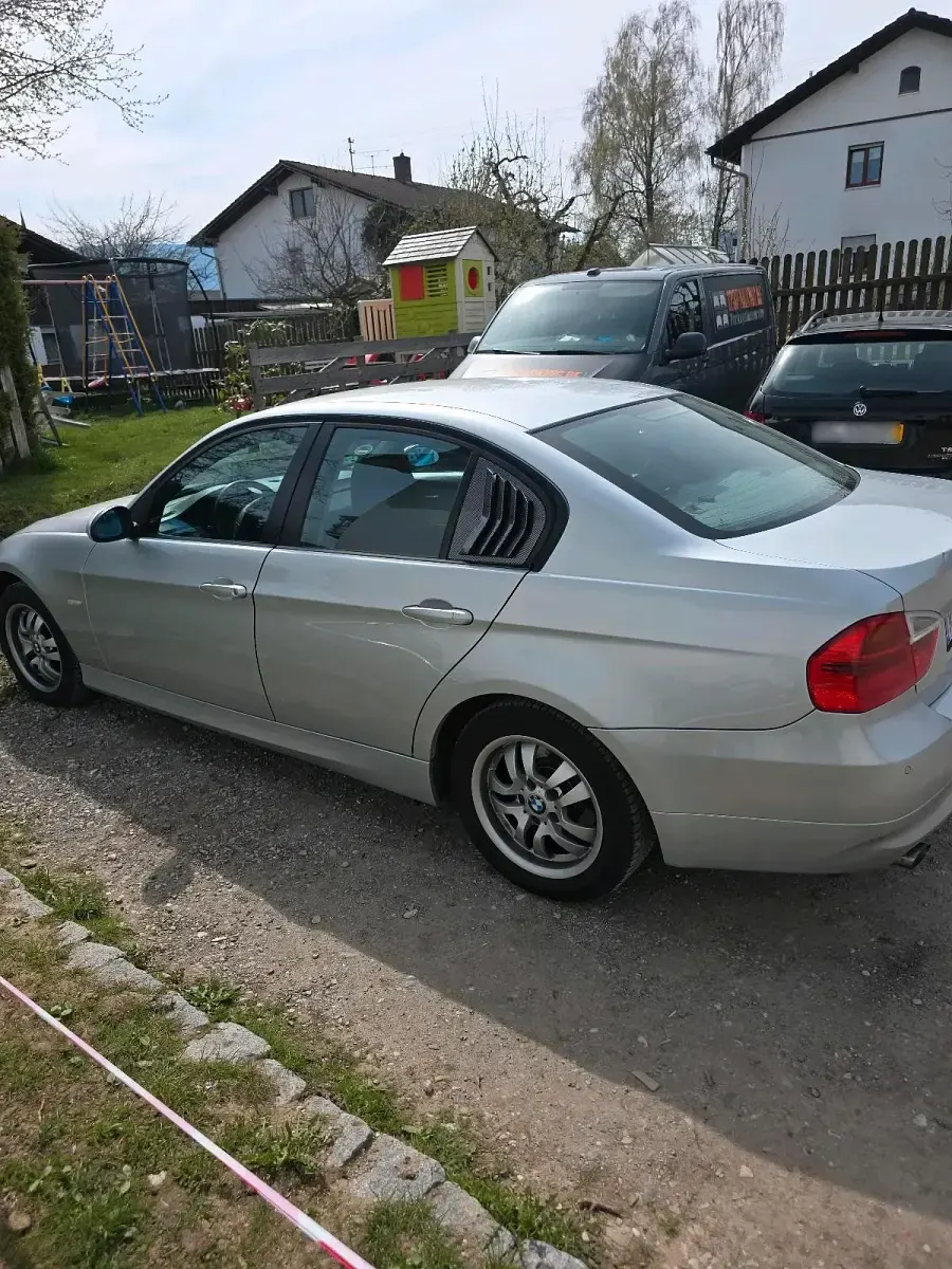 Gebraucht BMW 318 129 PS (94 kW) 2008 Silber Limousine