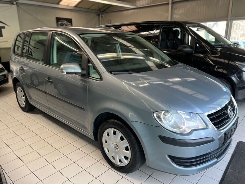 Grau Gebraucht 2008 VW Touran Conceptline Van / Kleinbus | 6.490 € (Teuer) - Bild 1/4