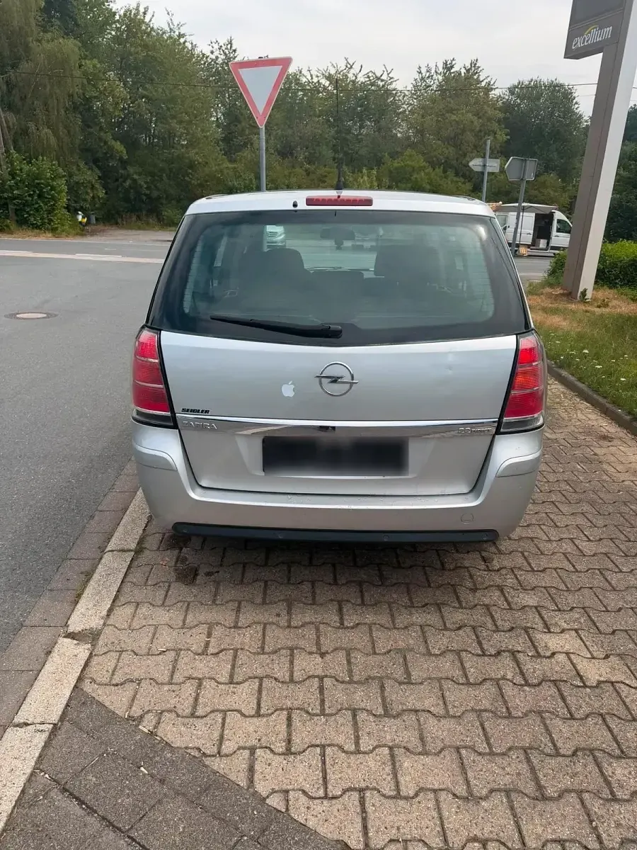 Gebraucht Opel Zafira 150 PS (110 kW) 2006 Silber Van / Kleinbus