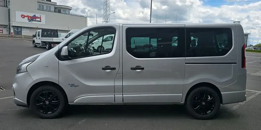 Gebraucht Fiat Talento Family 145 PS (106 kW) 2020 Silber Van / Kleinbus