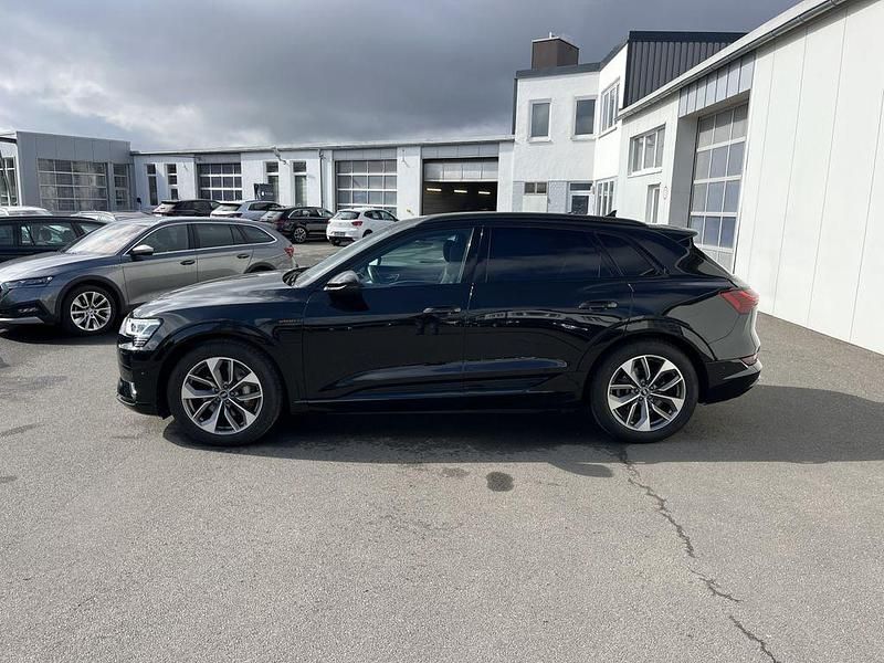 Gebraucht Audi e-tron Advanced Plus 230 kW (313 PS) 2022 Mythosschwarz SUV