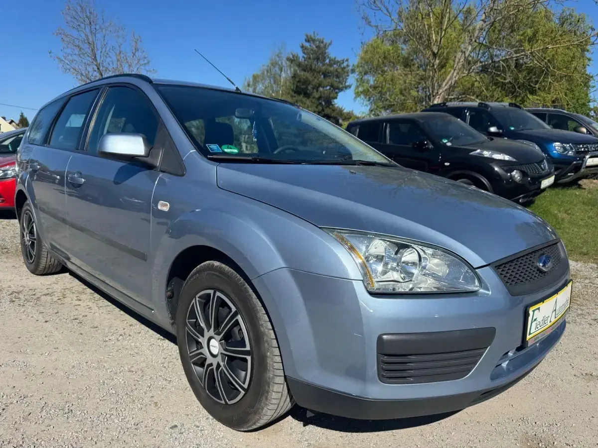 Używany Ford Focus Ambiente 101 KM (74 kW) 2006 Niebieski Kombi