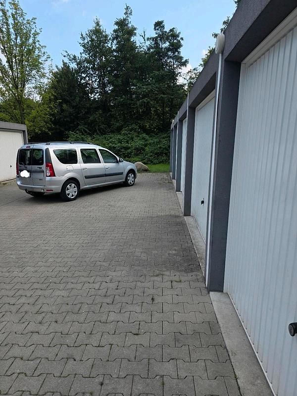Grau Gebraucht 2011 Dacia Logan Limousine | 2.900 € (Fairer Preis) - Bild 1/4