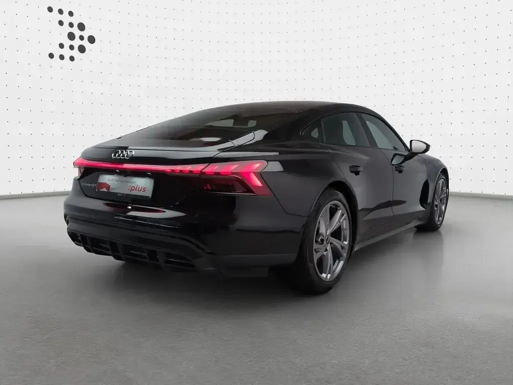 Second-hand Audi e-tron GT quattro Ambiente 350 kW (476 CP) 2024 Negru Berlinǎ