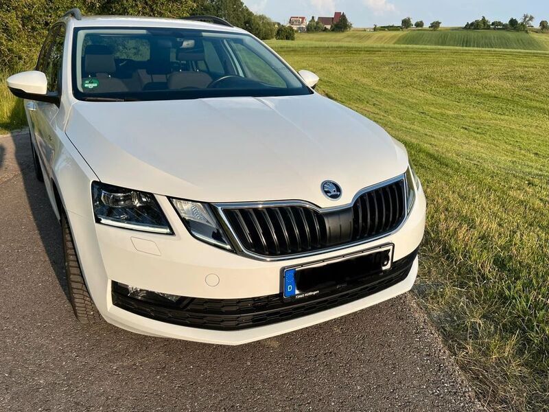 Weiß Gebraucht 2019 Skoda Octavia Soleil Kombi | 15.500 € (Guter Preis) - Bild 1/4