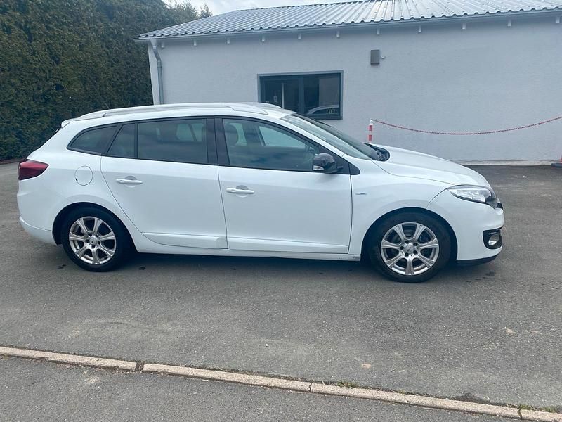 Gebraucht Renault Mégane 130 PS (95 kW) 2012 Weiß Limousine