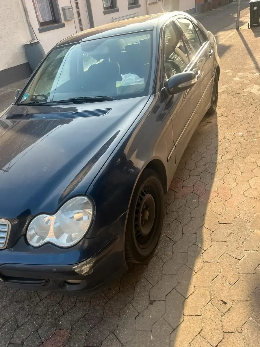 Gebraucht Mercedes C220 150 PS (110 kW) 2005 Blau Limousine