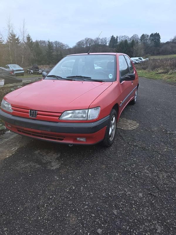Gebraucht Peugeot 306 79 PS (58 kW) 1994 Rot Kleinwagen