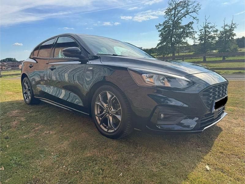 Schwarz Gebraucht 2019 Ford Focus ST-Line Limousine | 14.690 € (Superpreis) - Bild 1/4