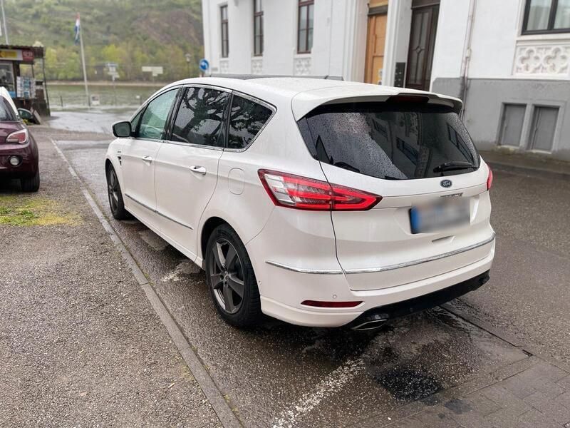 Weiß Gebraucht 2017 Ford S-MAX Vignale Van / Kleinbus | 19.900 € (Etwas zu teuer) - Bild 1/4