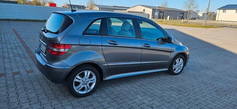 Gebraucht Mercedes B180 116 PS (85 kW) 2010 Grau Van / Kleinbus