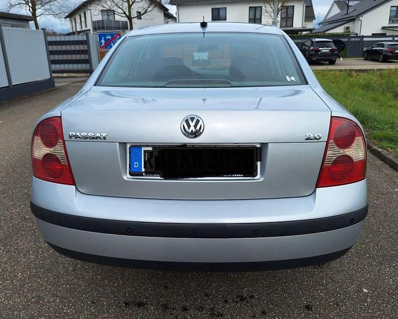 Gebraucht VW Passat Highline 131 PS (96 kW) 2003 Silber Limousine