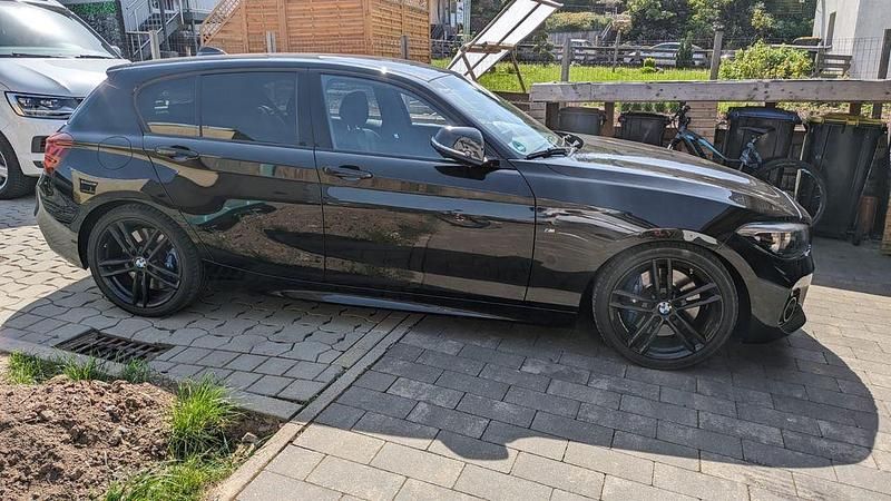 Schwarz Gebraucht 2019 BMW 120 M Sport Kleinwagen | 17.500 € (Superpreis) - Bild 1/4