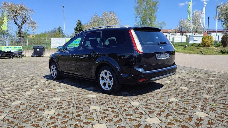 Używany Ford Focus Viva 101 KM (74 kW) 2011 Czarny Kombi