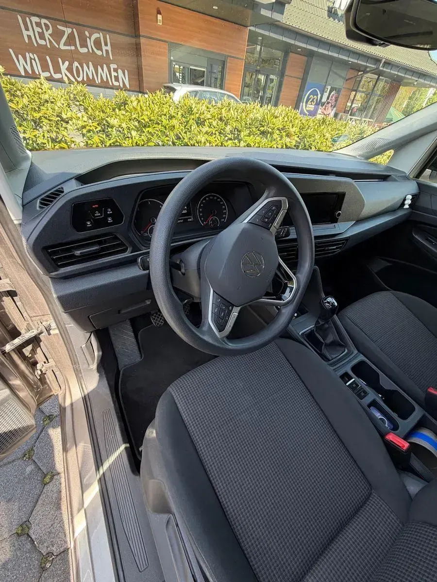 Używany VW Caddy 102 KM (75 kW) 2020 Złoty Minivan