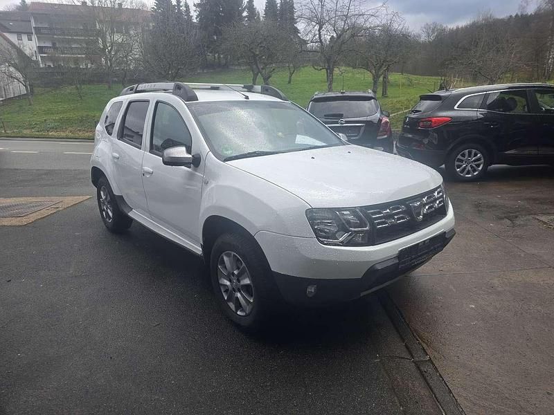 Gebraucht Dacia Duster Lauréate 125 PS (91 kW) 2015 Weiß SUV