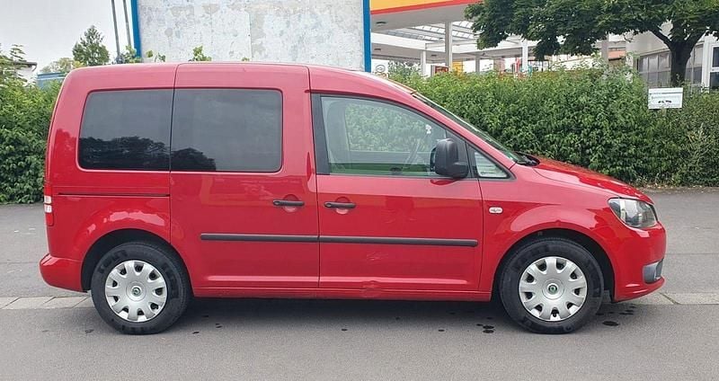 Gebraucht VW Caddy Comfortline 109 PS (80 kW) 2011 Rot Van / Kleinbus