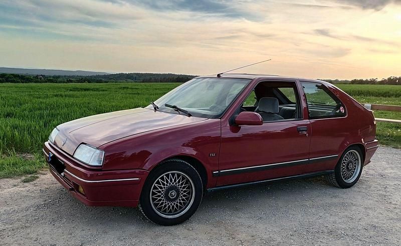Second-hand Renault 19 90 CP (66 kW) 1990 Roșu Berlinǎ