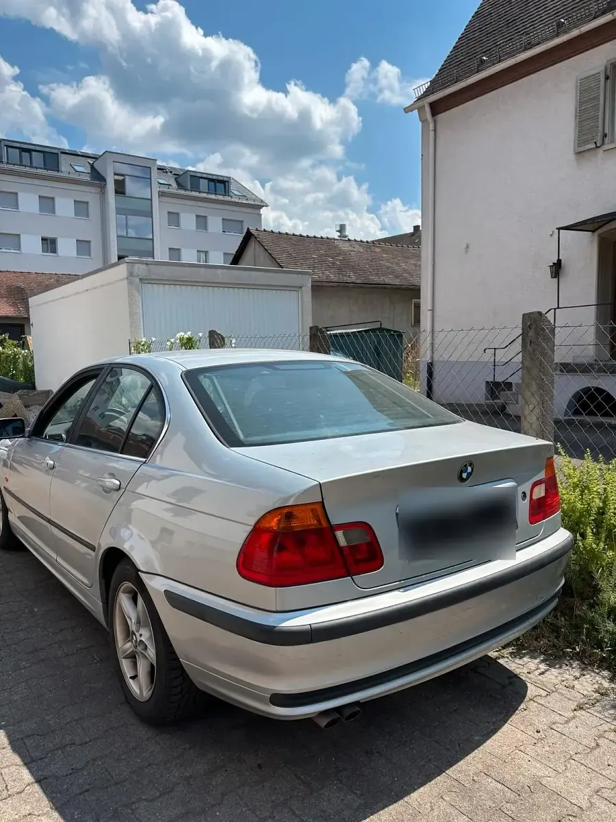 Gebraucht BMW 320 131 PS (96 kW) 1998 Limousine