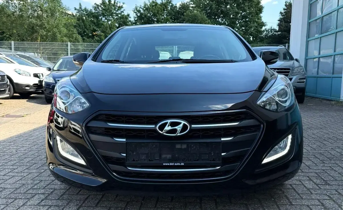 Gebraucht Hyundai i30 101 PS (74 kW) 2017 Schwarz Limousine