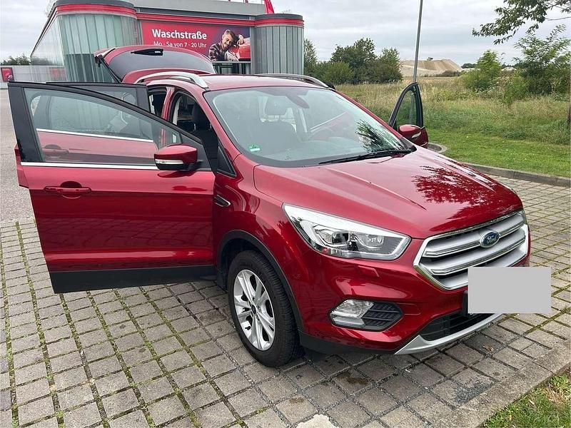 Rot Gebraucht 2019 Ford Kuga Titanium SUV | 15.200 € (Guter Preis) - Bild 1/4