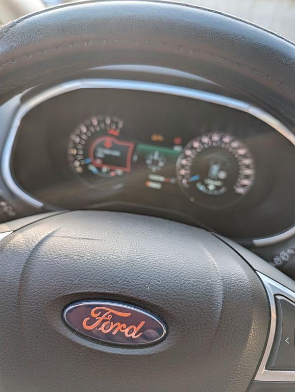 Gebraucht Ford S-MAX Titanium 150 PS (110 kW) 2017 Grau Van / Kleinbus