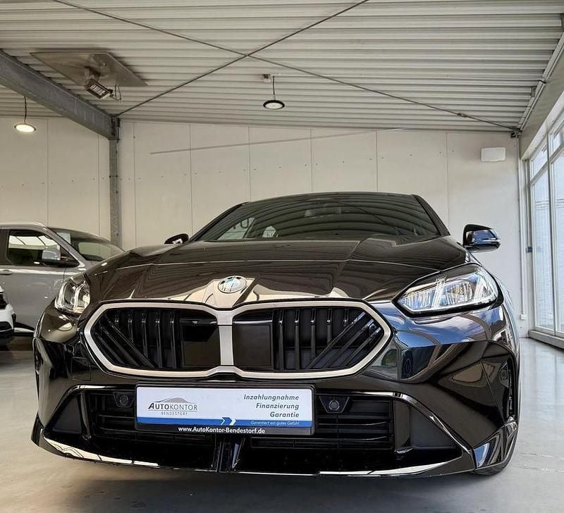 Black saphire Gebraucht 2024 BMW 120 M Sport Kleinwagen | 33.980 € (Guter Preis) - Bild 1/4