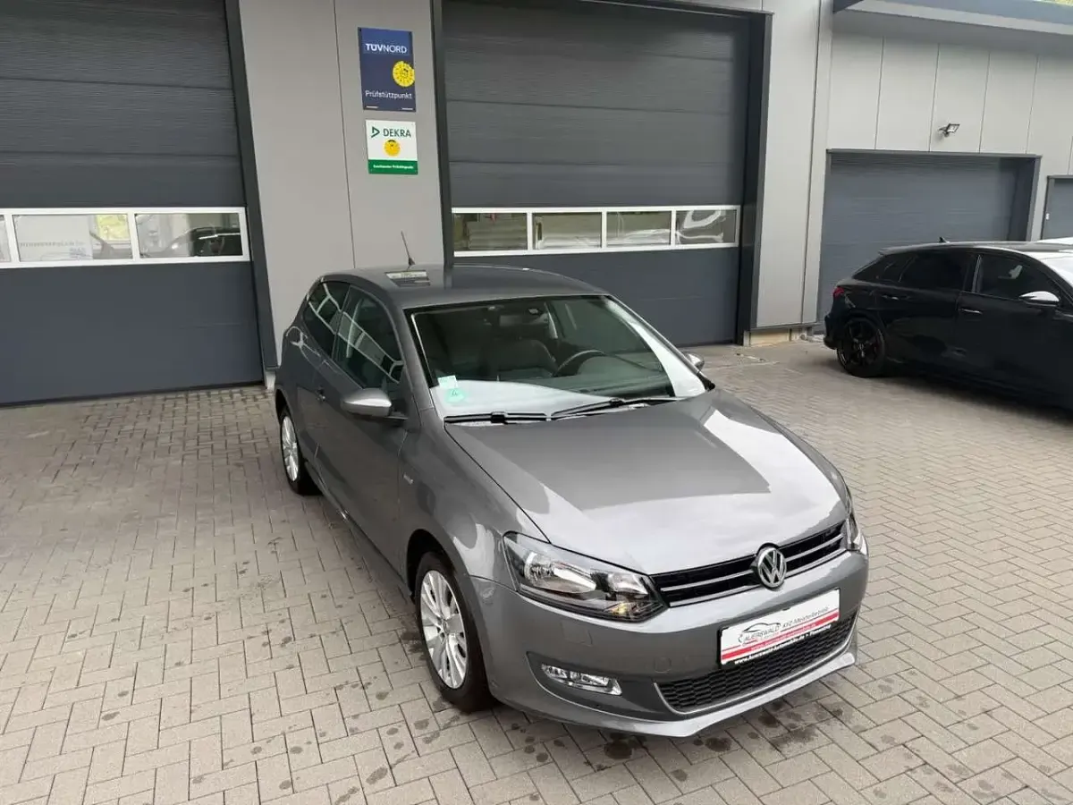 Gebraucht VW Polo Life 90 PS (66 kW) 2013 Grau Kleinwagen
