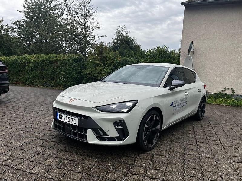 Taiga grey Gebraucht 2025 Cupra Leon Limousine | 32.987 € (Fairer Preis) - Bild 1/4