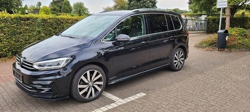 Schwarz Gebraucht 2016 VW Touran Highline Van / Kleinbus | 14.900 € (Guter Preis) - Bild 1/4