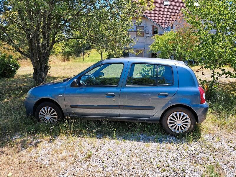 Blau Gebraucht 2006 Renault Clio II Kleinwagen | 1.040 € - Bild 1/4