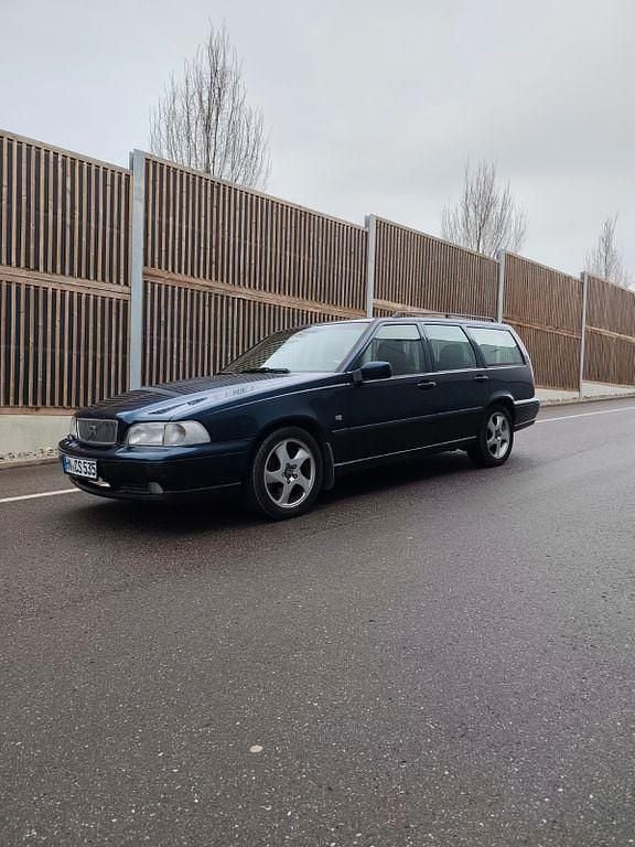 Gebraucht Volvo V70 239 PS (175 kW) 1997 Violet Kombi