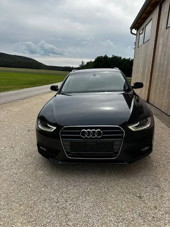 Gebraucht Audi A4 Attraction 150 PS (110 kW) 2013 Blau Kombi