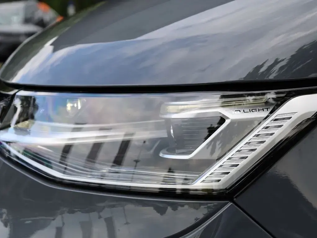 Gebraucht VW Multivan Edition 136 PS (100 kW) 2024 Grau Van / Kleinbus