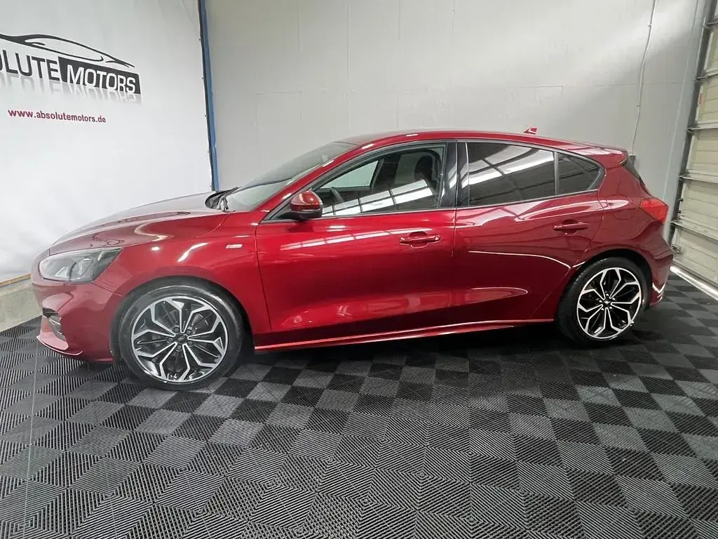 Gebraucht Ford Focus ST-Line 150 PS (110 kW) 2019 Rot Limousine